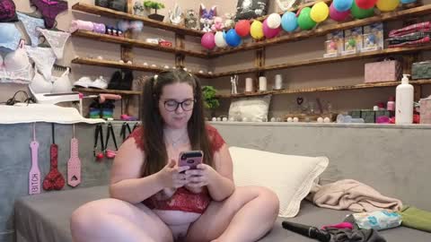 kimberlycaprice online show from February 7, 2025, 11:34 am