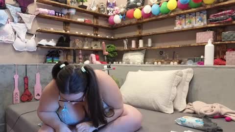 kimberlycaprice online show from February 8, 2025, 11:22 am
