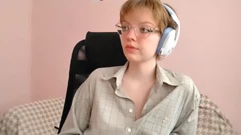 Emy online show from September 19, 2025, 8:16 am