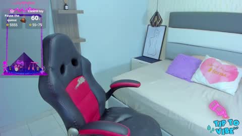 Snapshot of kimdavies chatting on January 30, 2025, 7:37 pm KAREN  online show from January 30, 2025, 7:37 pm