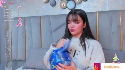 Snapshot of kimdevinne chatting on December 22, 2024, 2:39 am KIM online show from December 22, 2024, 2:39 am