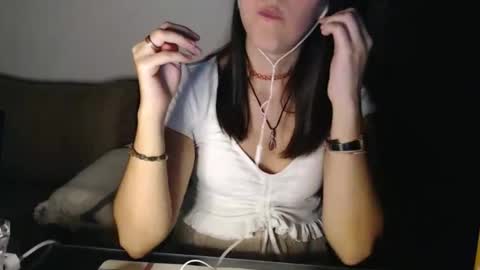 kimi_3_3 online show from February 11, 2026, 2:27 am