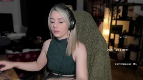 Wolfs Girl online show from January 5, 2025, 11:12 pm