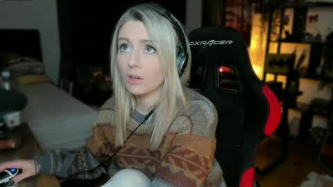 Wolfs Girl online show from February 12, 2025, 7:13 pm