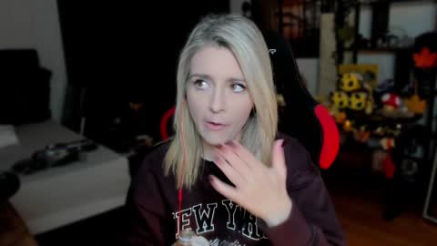 Wolfs Girl online show from September 23, 2025, 4:54 pm