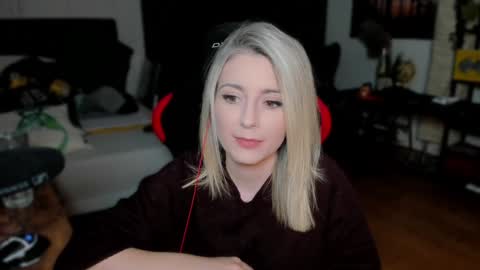 Wolfs Girl online show from October 15, 2025, 4:07 pm