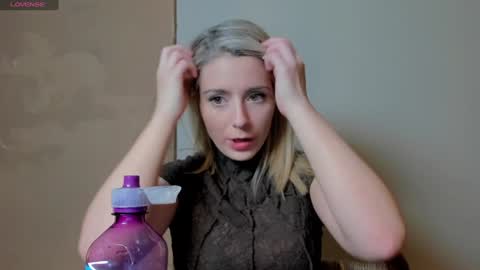 Wolfs Girl online show from November 9, 2025, 9:13 pm