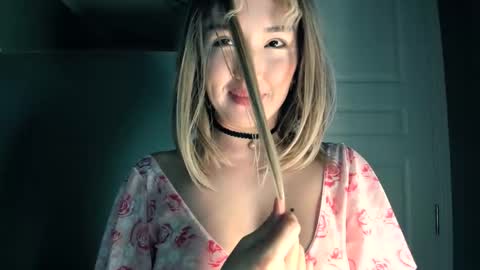 Kiki  online show from March 19, 2026, 1:04 pm