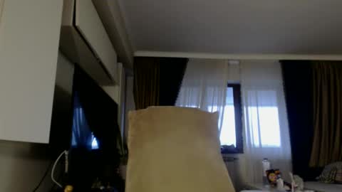 Kim Lee  online show from November 28, 2025, 1:47 pm