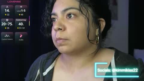 Snapshot of kimmiakiss22 chatting on October 3, 2025, 1:35 am Kimmi online show from October 3, 2025, 1:35 am