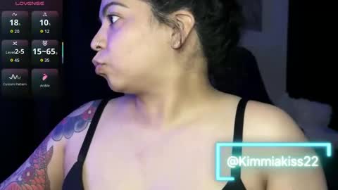 Snapshot of kimmiakiss22 chatting on October 21, 2025, 12:44 am Kimmi online show from October 21, 2025, 12:44 am