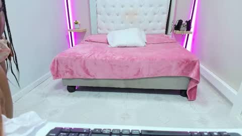 Snapshot of kimmturner chatting on October 28, 2025, 12:52 pm Kim online show from October 28, 2025, 12:52 pm