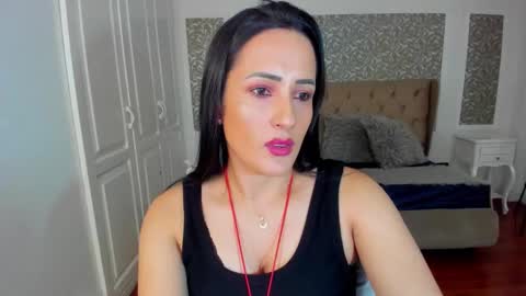 Snapshot of kimwessel_ chatting on October 4, 2025, 8:29 pm Kim online show from October 4, 2025, 8:29 pm