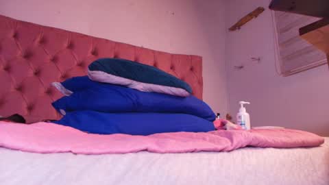 Snapshot of king_bella_ chatting on December 22, 2024, 3:00 am Bella online show from December 22, 2024, 3:00 am