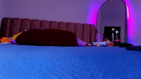 Bella online show from May 6, 2026, 3:02 am
