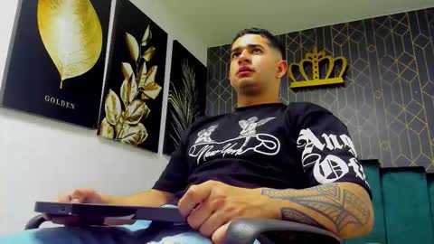Snapshot of king_falconer chatting on September 14, 2025, 8:13 am Angel Falconer online show from September 14, 2025, 8:13 am