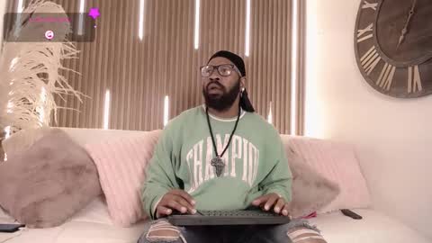 Snapshot of king_mallik chatting on September 18, 2025, 1:02 pm Malik  online show from September 18, 2025, 1:02 pm