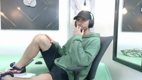 Snapshot of kingoftemptation chatting on June 7, 2026, 3:43 am KING online show from June 7, 2026, 3:43 am