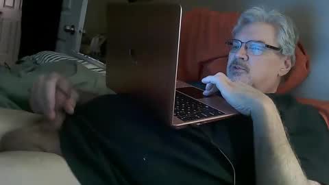 kingtongue10 online show from January 19, 2025, 1:01 pm