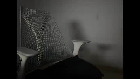 kinkister online show from October 30, 2025, 4:03 am