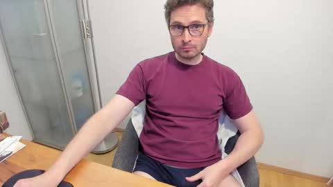 Snapshot of kinksubbydubby chatting on October 7, 2025, 8:06 pm kinksubbydubby online show from October 7, 2025, 8:06 pm