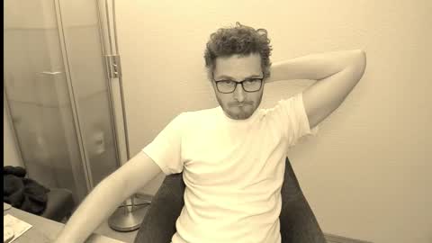 Snapshot of kinksubbydubby chatting on October 29, 2025, 11:06 pm kinksubbydubby online show from October 29, 2025, 11:06 pm