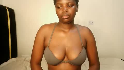 Lola online show from October 11, 2025, 2:11 am