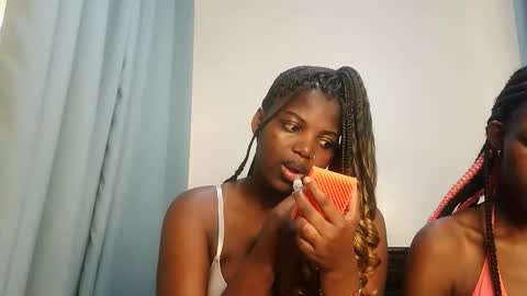 Lola online show from November 3, 2025, 9:10 am