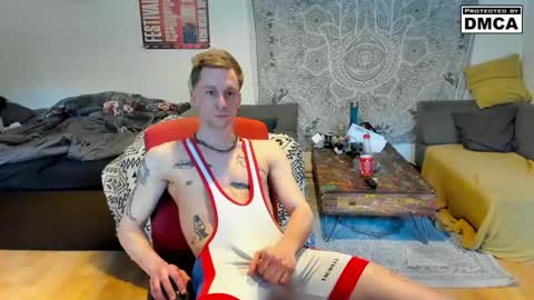 Snapshot of kinky_spidey chatting on April 19, 2026, 5:34 pm kinky_spidey online show from April 19, 2026, 5:34 pm