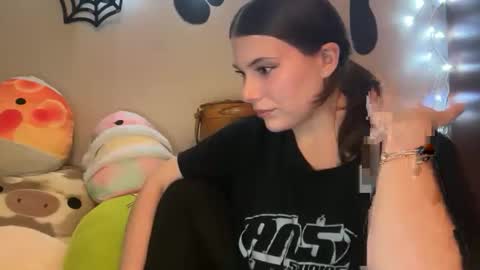 kinkycreative online show from November 24, 2025, 11:26 pm