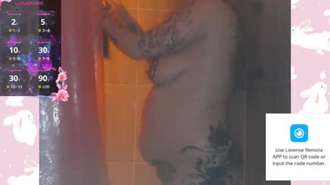 kinkyivy99 online show from April 29, 2026, 2:37 am