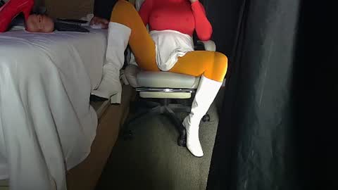 kinkypantyhoseman online show from August 8, 2026, 6:37 am