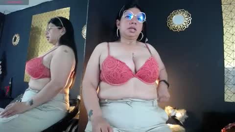 Snapshot of kinkyy_mom chatting on October 7, 2025, 2:47 pm kinkyy_mom online show from October 7, 2025, 2:47 pm