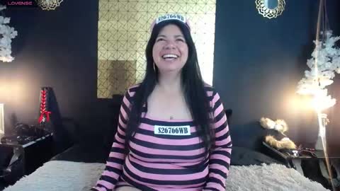 Snapshot of kinkyy_mom chatting on October 20, 2025, 2:06 pm kinkyy_mom online show from October 20, 2025, 2:06 pm