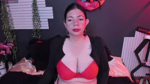 Snapshot of kinkyy_mom chatting on August 5, 2026, 3:15 pm kinkyy_mom online show from August 5, 2026, 3:15 pm