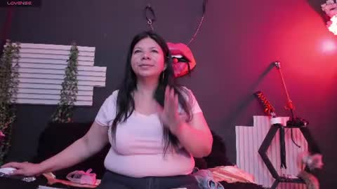Snapshot of kinkyy_mom chatting on August 6, 2026, 3:36 pm kinkyy_mom online show from August 6, 2026, 3:36 pm