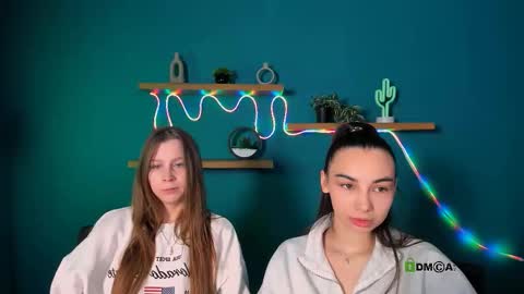 kira_light__ online show from December 4, 2025, 9:29 am