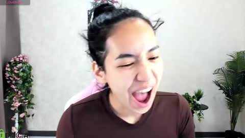 Snapshot of kira_lilian chatting on October 24, 2025, 2:08 am Aura online show from October 24, 2025, 2:08 am