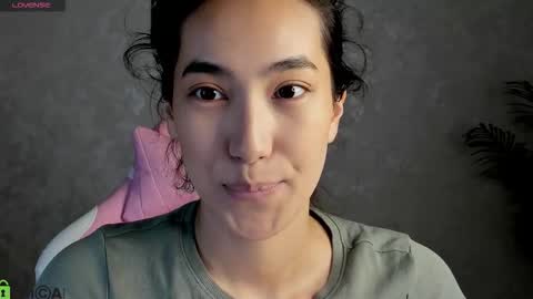 Aura online show from November 21, 2025, 3:27 am