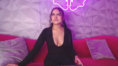 kira_moon_01 online show from October 10, 2025, 7:35 pm