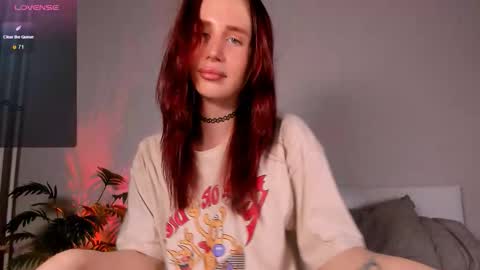 Snapshot of kira_sunrise chatting on October 24, 2025, 5:59 am Kira online show from October 24, 2025, 5:59 am