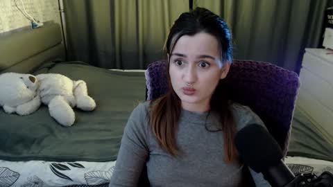 Kira  follow me  online show from December 19, 2024, 10:32 pm