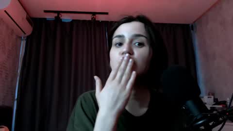 Snapshot of kira_yammy chatting on May 16, 2026, 12:18 am Kira follow me online show from May 16, 2026, 12:18 am