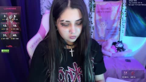 kira_yung online show from January 5, 2025, 7:39 pm