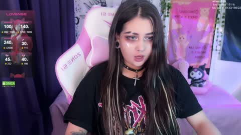 kira_yung online show from January 8, 2025, 3:17 pm