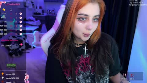 kira_yung online show from February 5, 2025, 6:37 pm