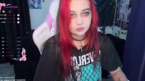 kira_yung online show from September 11, 2025, 2:33 am