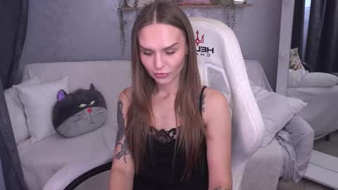 kiraagray online show from December 3, 2025, 6:43 am