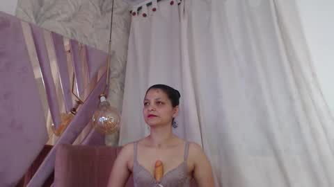 kiraawild online show from October 31, 2025, 3:46 pm