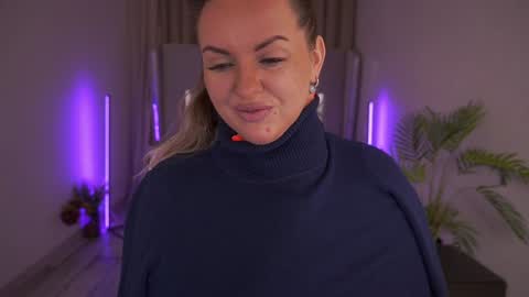 Kira online show from February 2, 2025, 9:13 pm